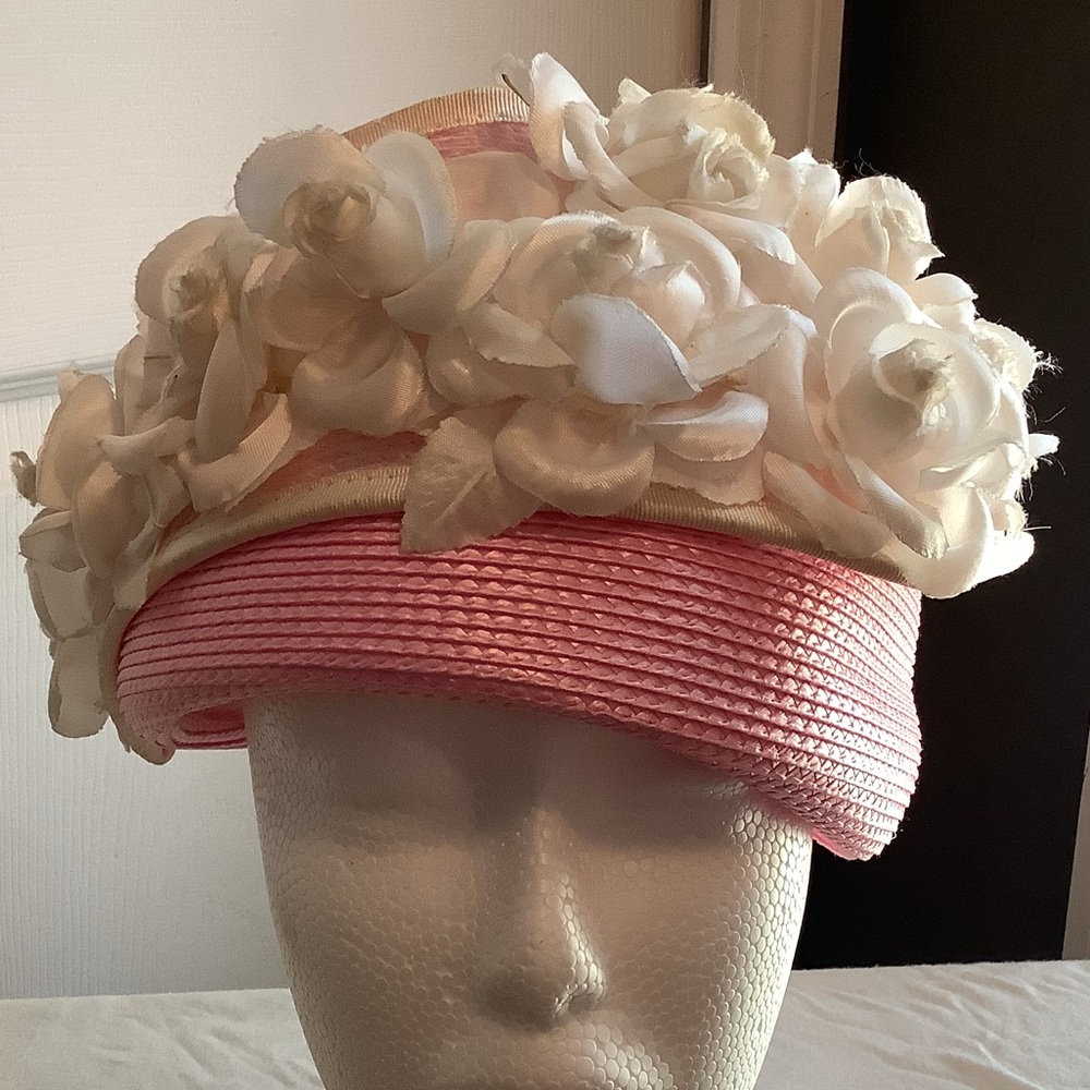 Pink Straw hat w/ white flower detailing. Vintage, pre-loved. Designer unknown